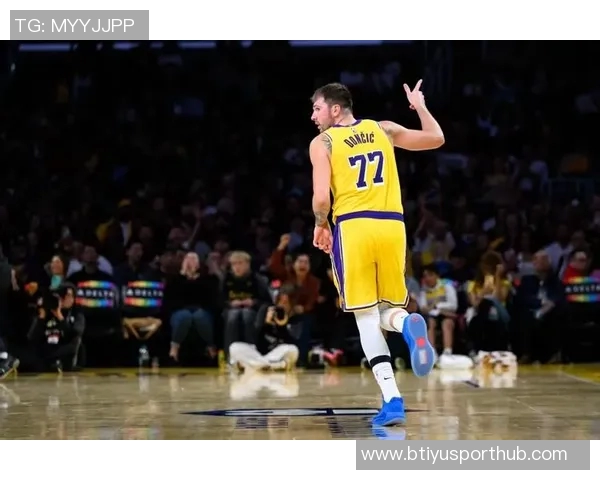 东契奇谈球队精神：为彼此拼搏每球全力以赴稳步前行