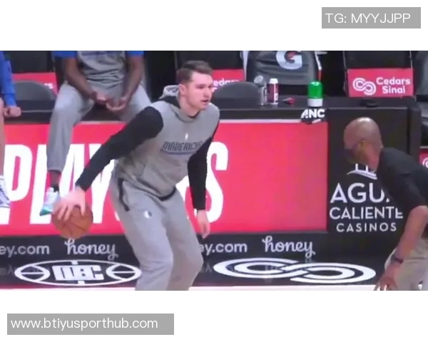 东契奇训练后带队友团建体验保时捷专业赛道试驾乐趣 东契奇训练后带队友团建体验保时捷专业赛道试驾乐趣