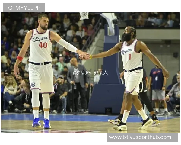 快船半场领先鹈鹕8分哈登贡献16分6助攻祖巴茨与普尔各得14分