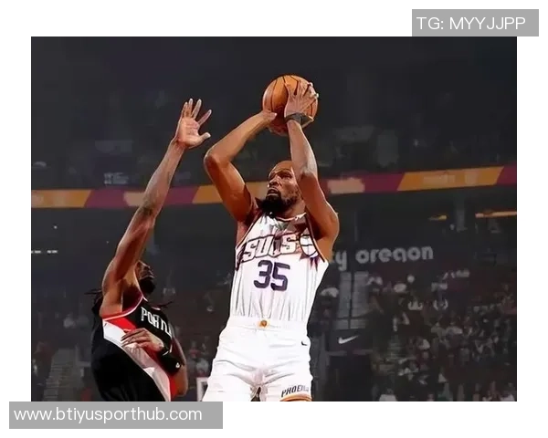 关键时刻布克挺身而出尽管手感不佳依然贡献20分4助攻助力球队胜利